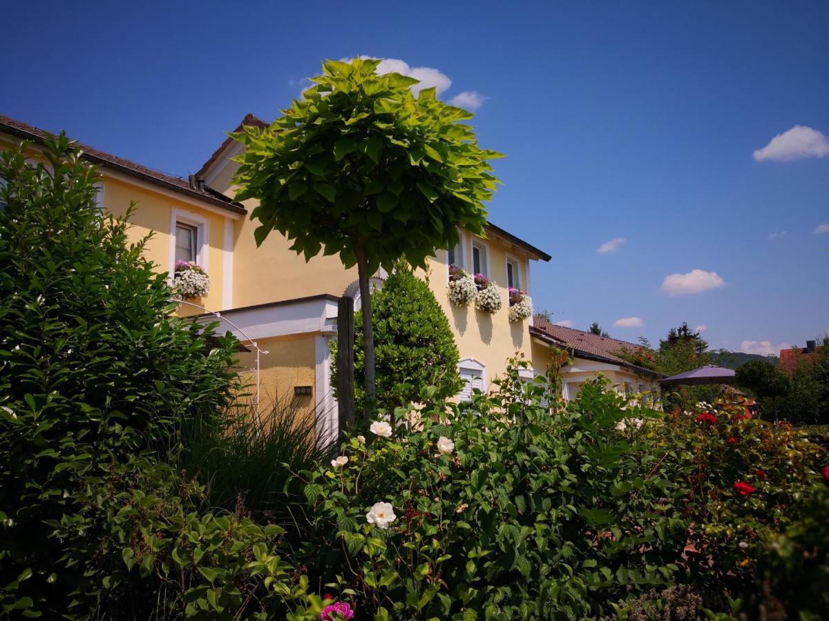 Aparthotel Balthazar Iphofen, Ohne Fruehstueck, Naehe Knauf Gips Kg Und Connekt, No Waste, Nachhaltig, Familiaer, Nutzung Von Gaestekueche Mit Waschmaschine, Tv Mirroring 55" Zoll, Wifi, Im Gruenen Mit Garten & Terrassen Extérieur photo